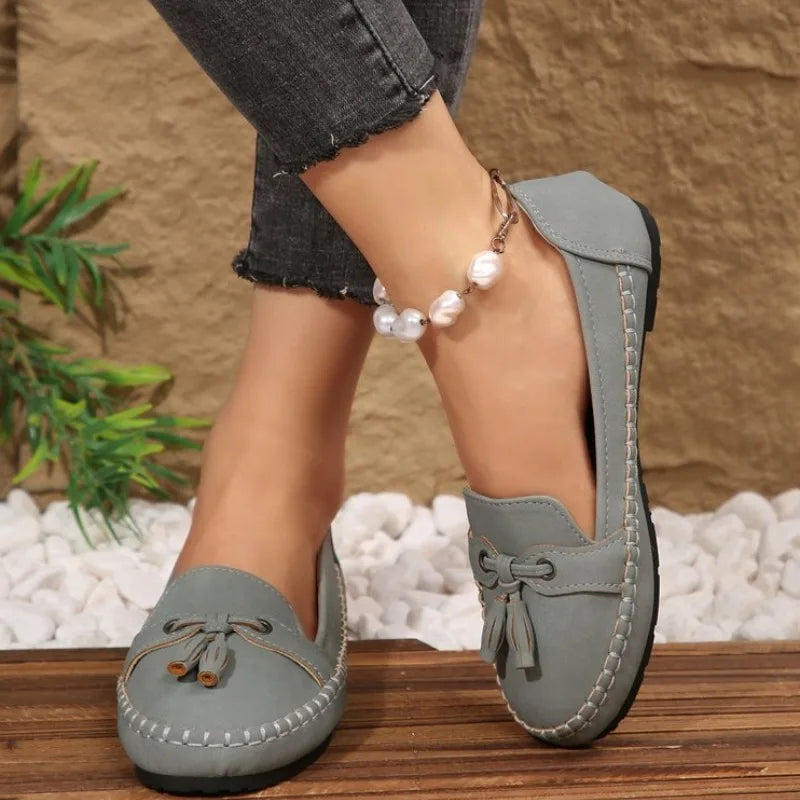 Women Tassel Moccasins Loafers PU Slip‑on Flat Shoes Comfort Walking Shoes Ladies Round Toe Casual Driving Flats for Daily Wear