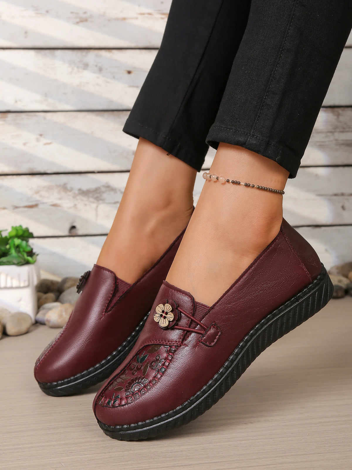 Women's Spring Autumn Leather Loafers Floral Embossed Slip‑On Flats Anti‑Slip Comfort Casual Mom Daily Walking Free Shipping