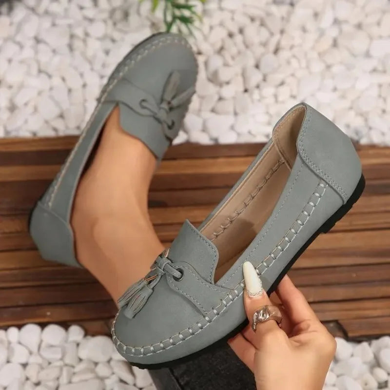 Women Tassel Moccasins Loafers PU Slip‑on Flat Shoes Comfort Walking Shoes Ladies Round Toe Casual Driving Flats for Daily Wear