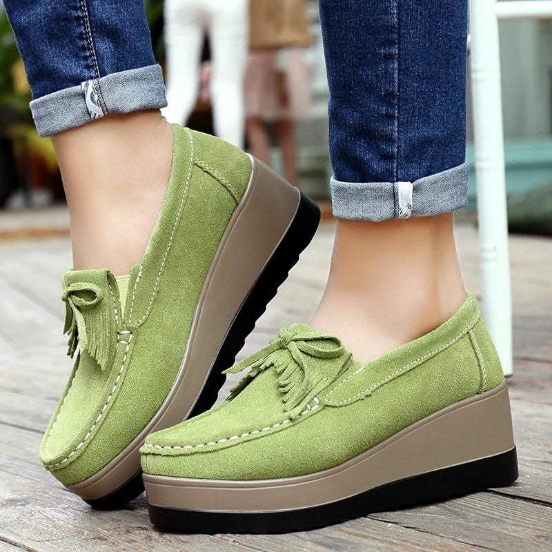 2025 Spring Platform Leather Flats Slip on Sneakers Designer Tassel Fringe Loafer Moccasins Fashon Green Suede Shoes of Women