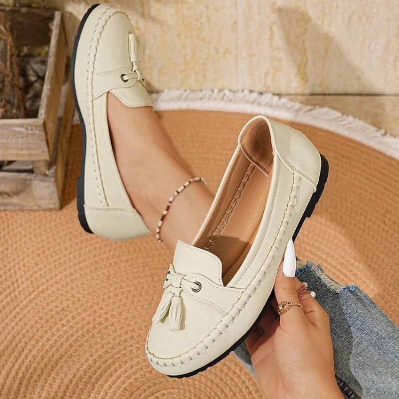 Women Tassel Moccasins Loafers PU Slip‑on Flat Shoes Comfort Walking Shoes Ladies Round Toe Casual Driving Flats for Daily Wear