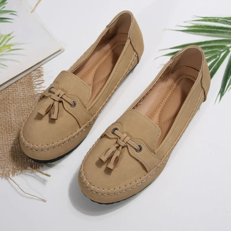 Women Tassel Moccasins Loafers PU Slip‑on Flat Shoes Comfort Walking Shoes Ladies Round Toe Casual Driving Flats for Daily Wear