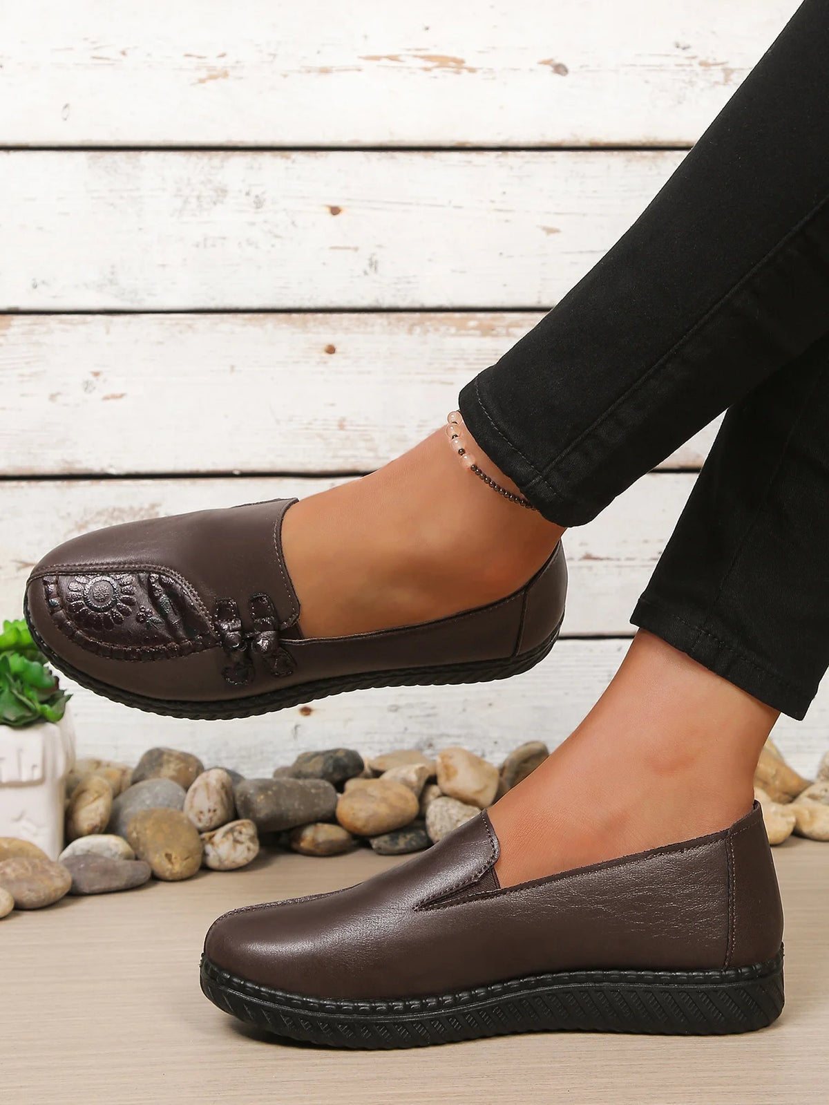 Women's Spring Autumn Leather Loafers Floral Embossed Slip‑On Flats Anti‑Slip Comfort Casual Mom Daily Walking Free Shipping
