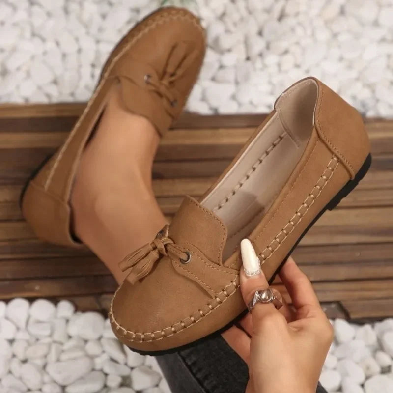 Women Tassel Moccasins Loafers PU Slip‑on Flat Shoes Comfort Walking Shoes Ladies Round Toe Casual Driving Flats for Daily Wear