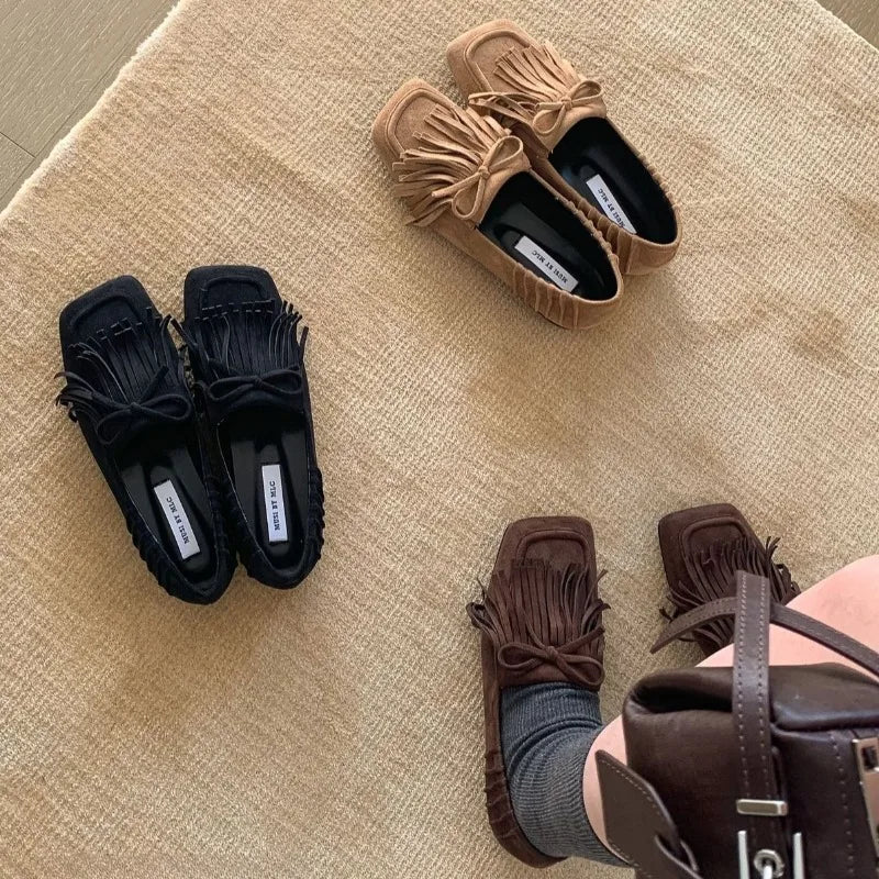 Fashion Tassel Bow Embellished Flats for Women High Quality Faux Suede Loafers Novelty Pleated Design Comfortable Women Shoes