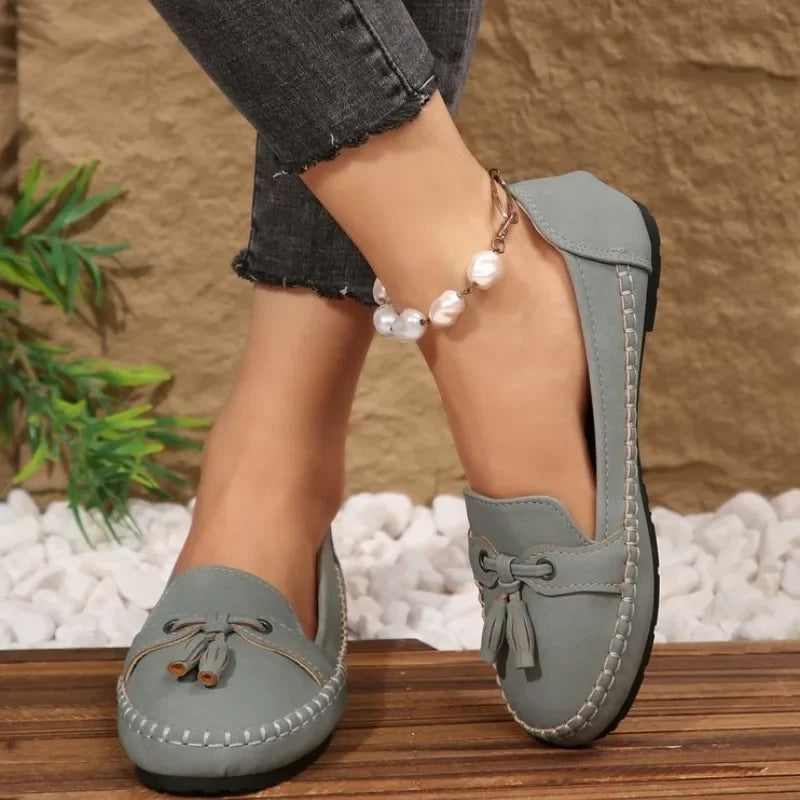Women Tassel Moccasins Loafers PU Slip‑on Flat Shoes Comfort Walking Shoes Ladies Round Toe Casual Driving Flats for Daily Wear