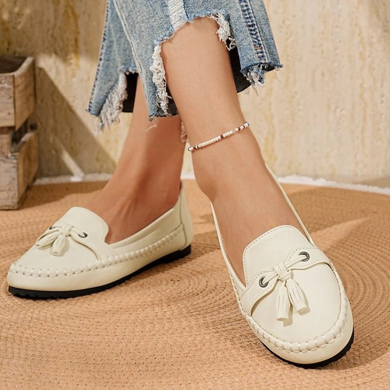 Women Tassel Moccasins Loafers PU Slip‑on Flat Shoes Comfort Walking Shoes Ladies Round Toe Casual Driving Flats for Daily Wear